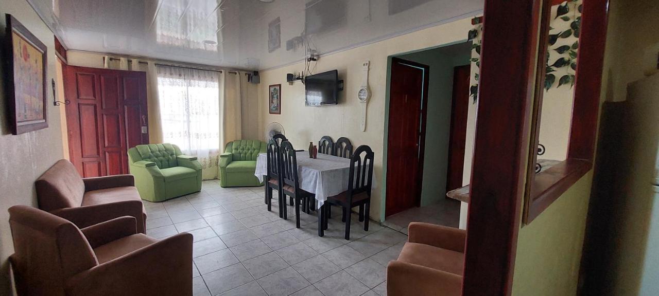 Hostel Casa Marina プエルト・リモン エクステリア 写真