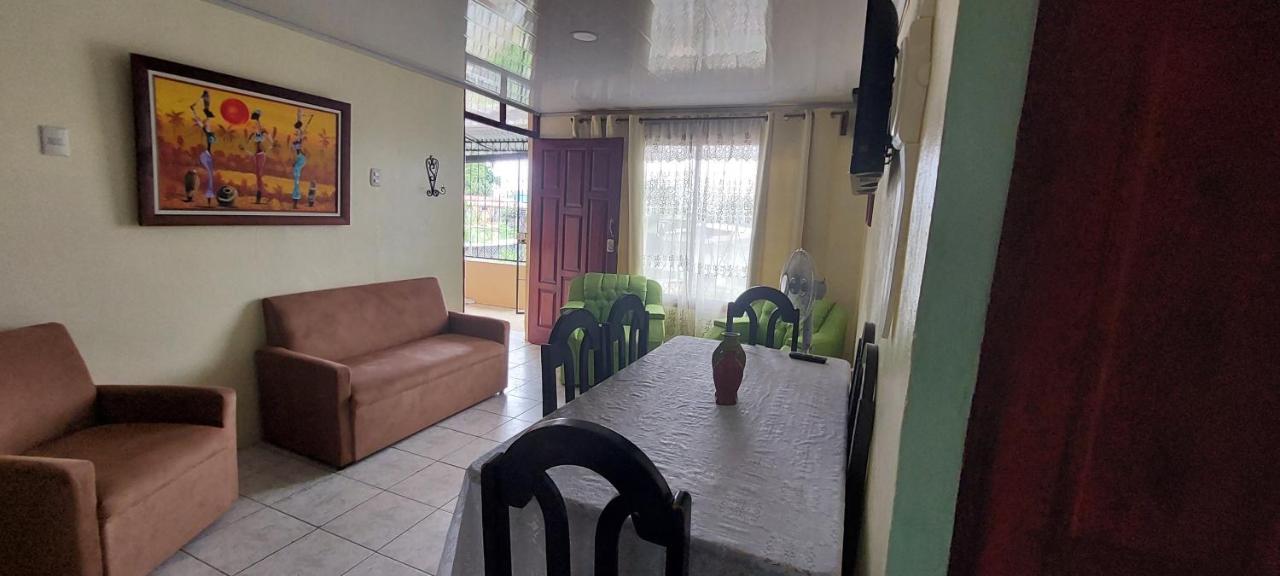 Hostel Casa Marina プエルト・リモン エクステリア 写真