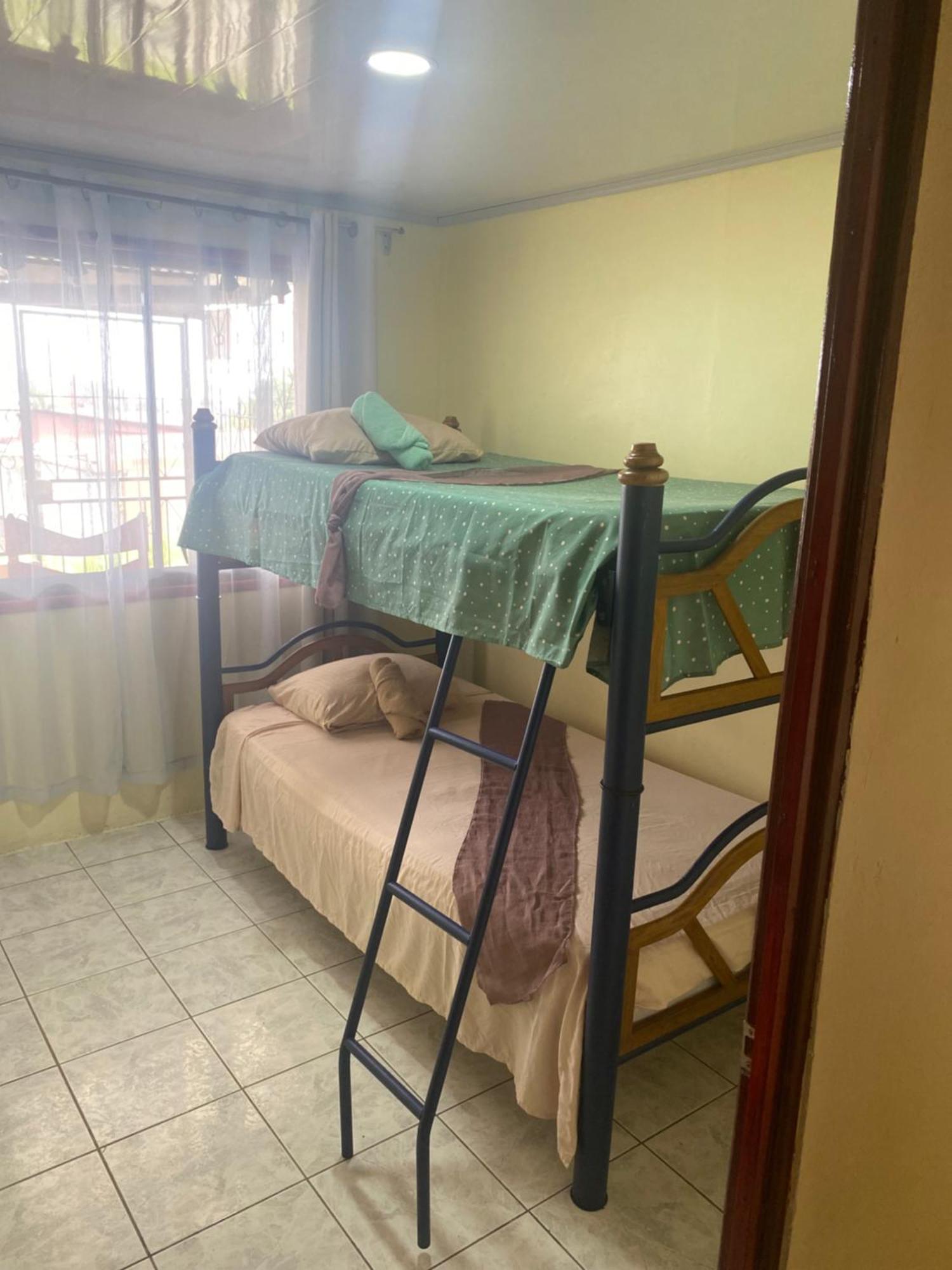 Hostel Casa Marina プエルト・リモン エクステリア 写真