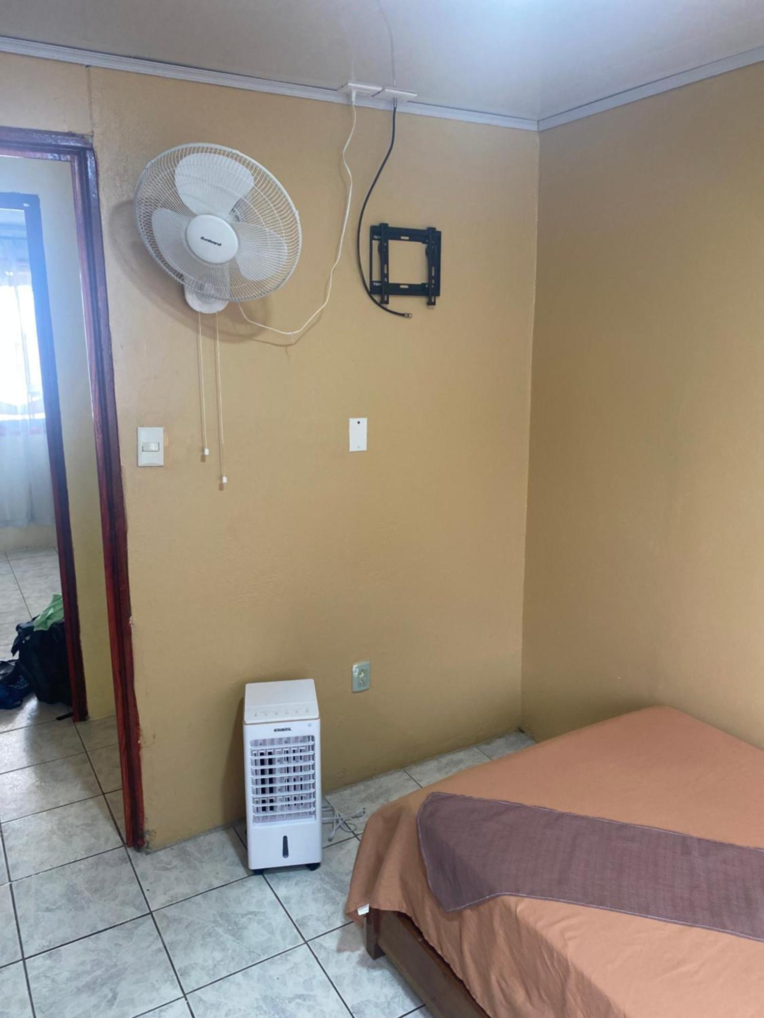 Hostel Casa Marina プエルト・リモン エクステリア 写真