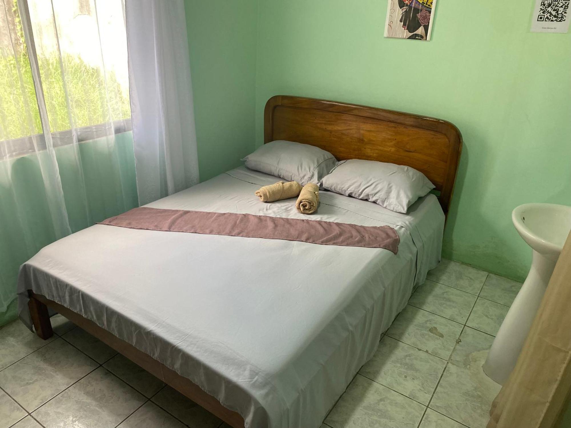 Hostel Casa Marina プエルト・リモン エクステリア 写真