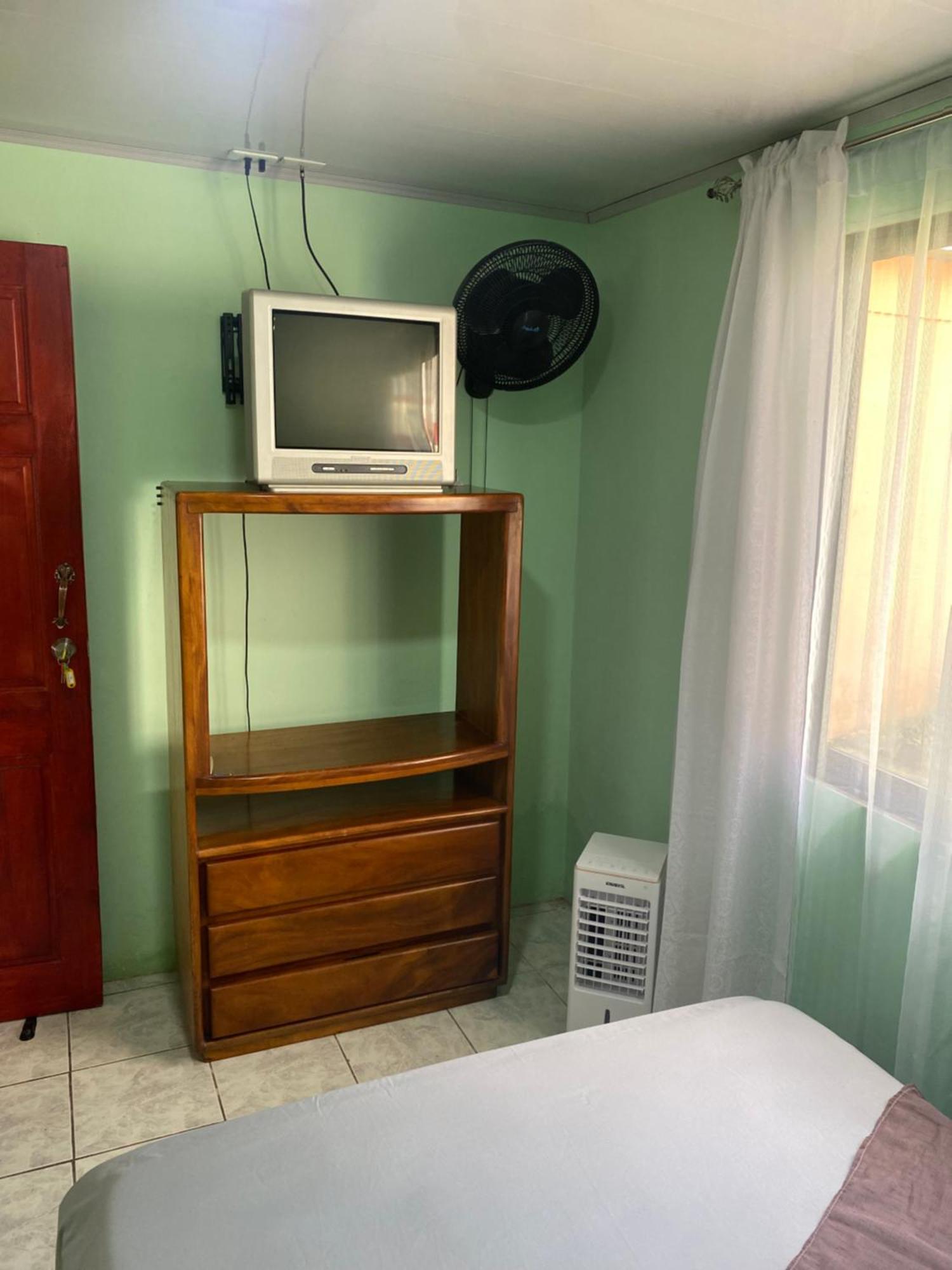 Hostel Casa Marina プエルト・リモン エクステリア 写真